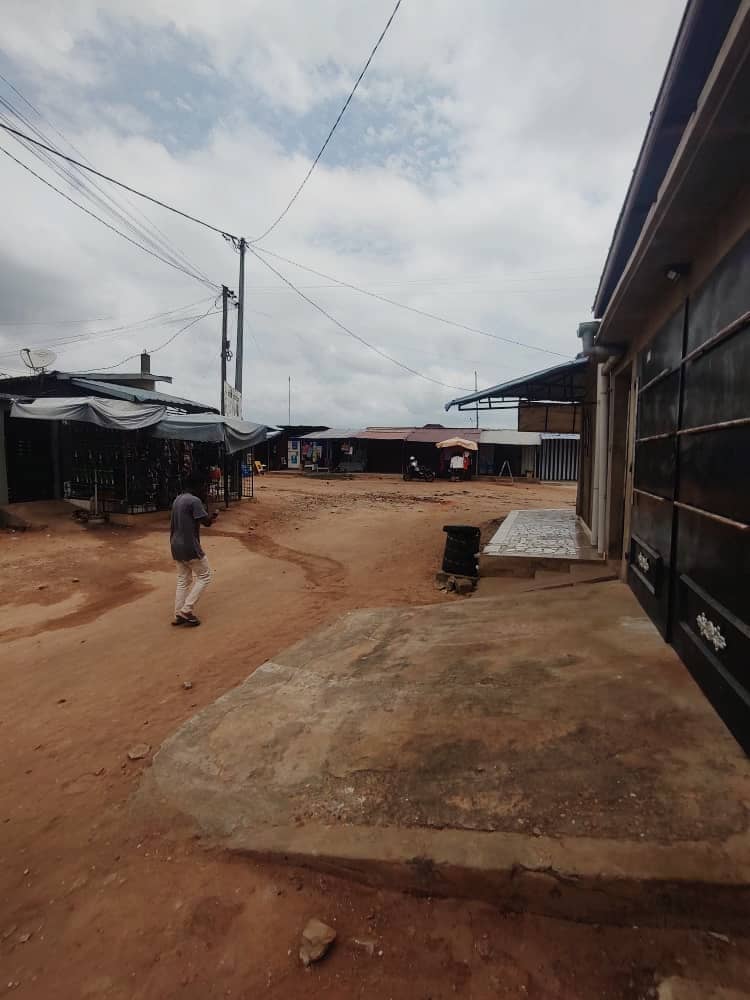 6 pièces à vendre à Sagbado Logoter Marché – 8,5 millions FCFA