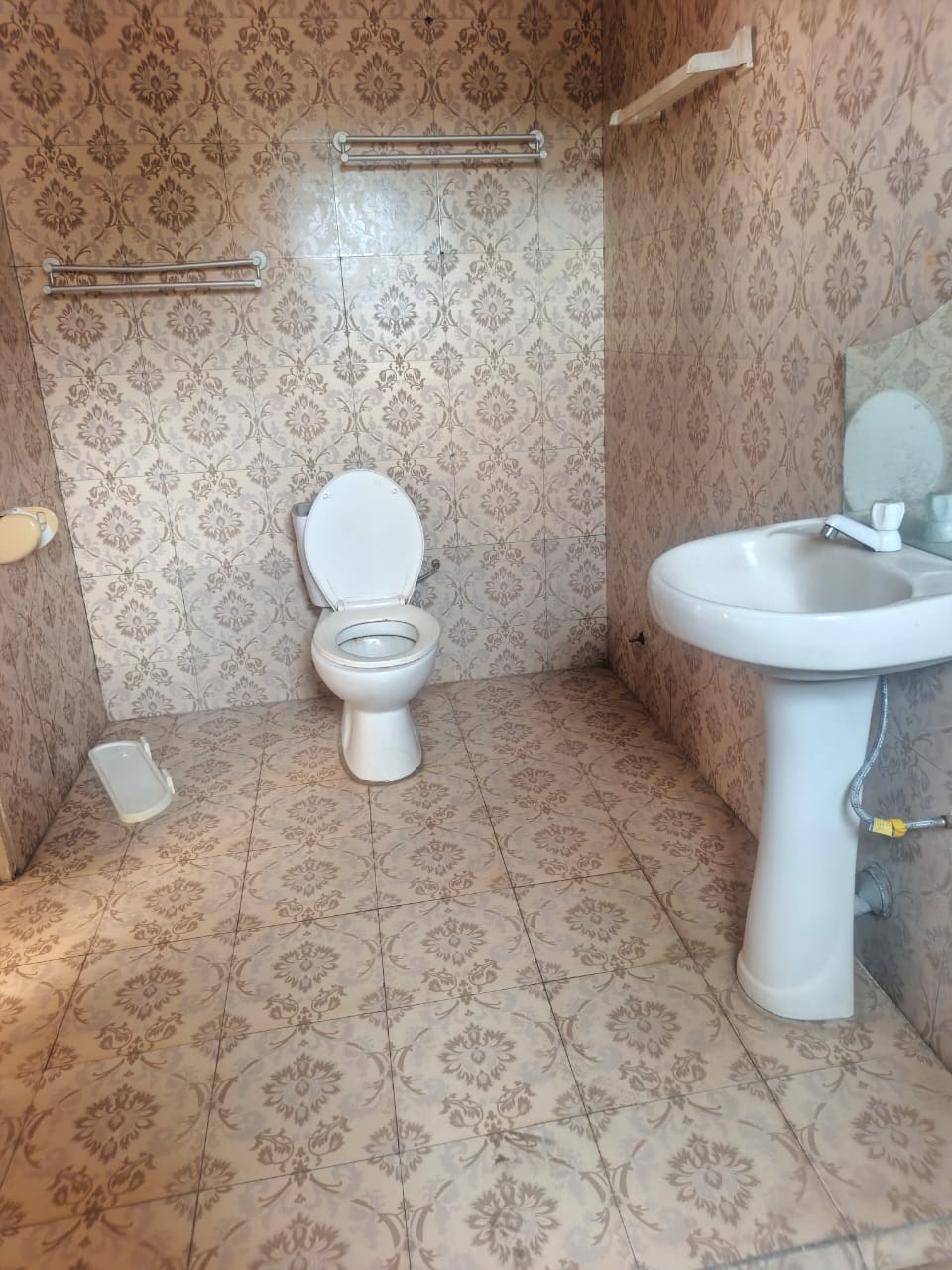 Appartement duplex 2 chambres en location à LEO 2000, à 100m du goudron – 150 000 FCFA