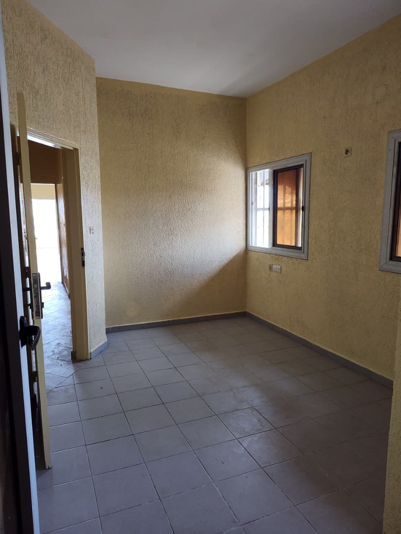 Appartement 2 chambres salon à louer à Tokoin Trésor
