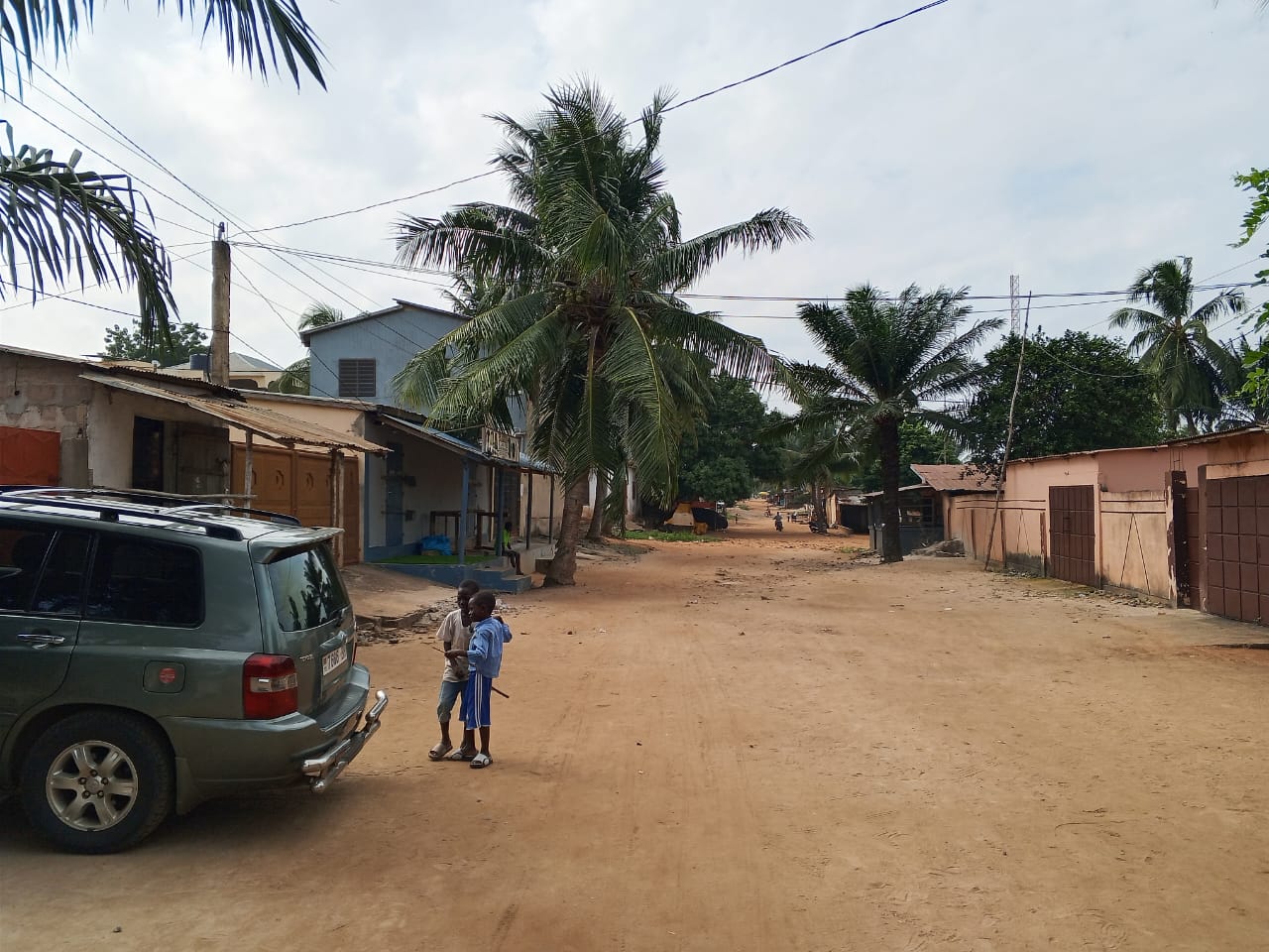 Demi lot à vendre à Adétikopé Adewi à 600 m du goudron – 10 millions FCFA