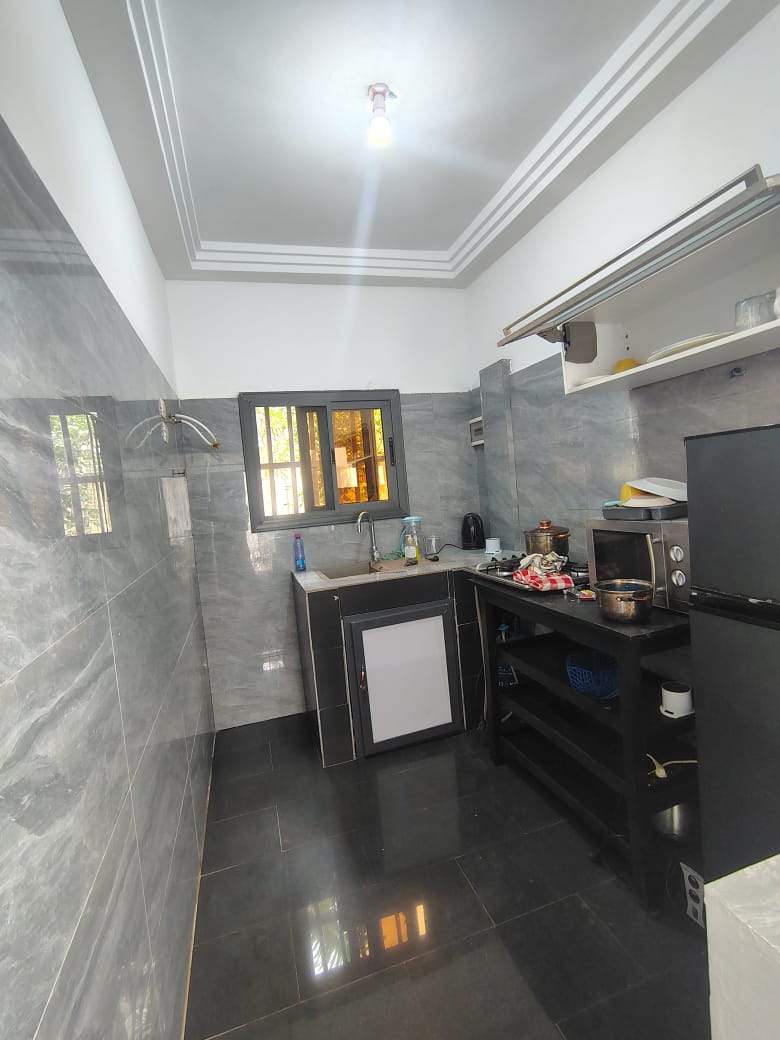 Cour meublée 1 pièce à louer à Amadahomé Cap – 250000 FCFA