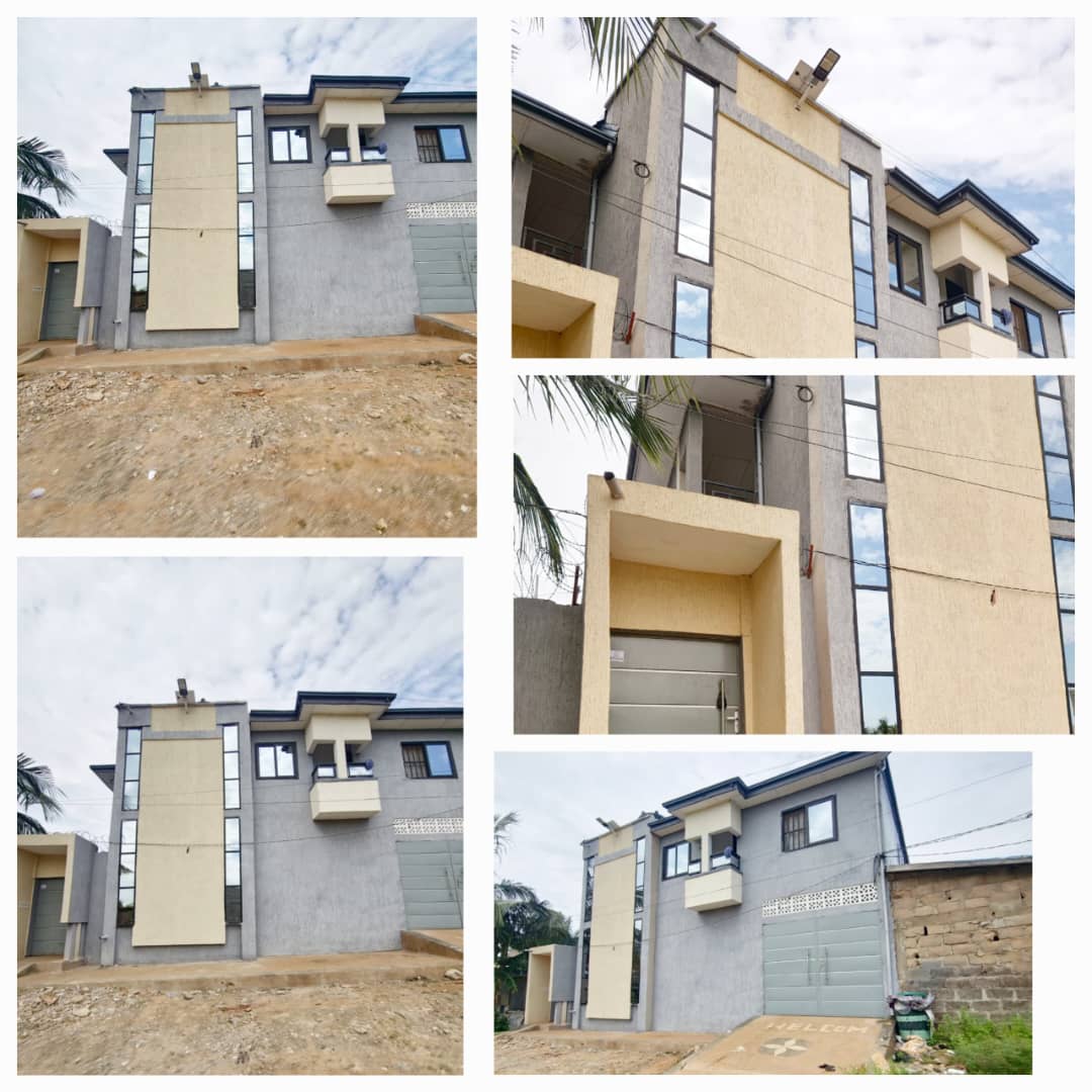Immeuble locatif 7 appartements en vente à Agoè Sogbossito – 55 millions FCFA