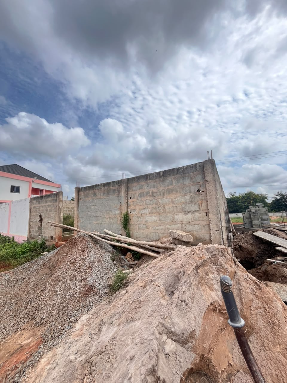 Terrain 1/4 de lot clôturé à vendre à Agoè Nyivé – 12.000.000 FCFA