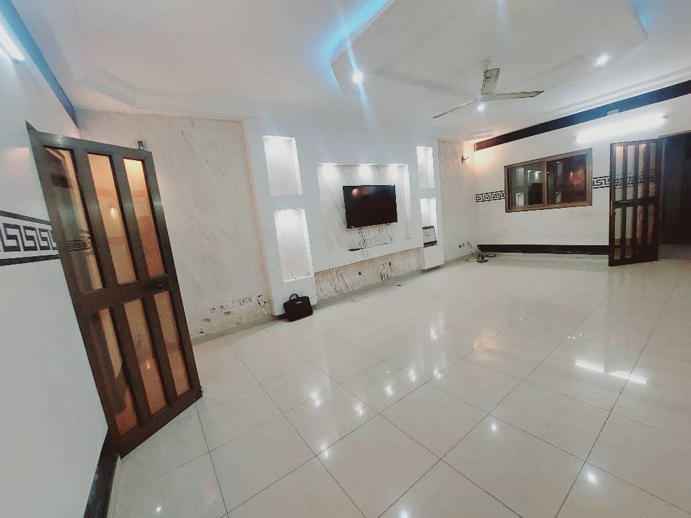 Villa 3 chambres à louer à Bè Kpota – 150 000 FCFA