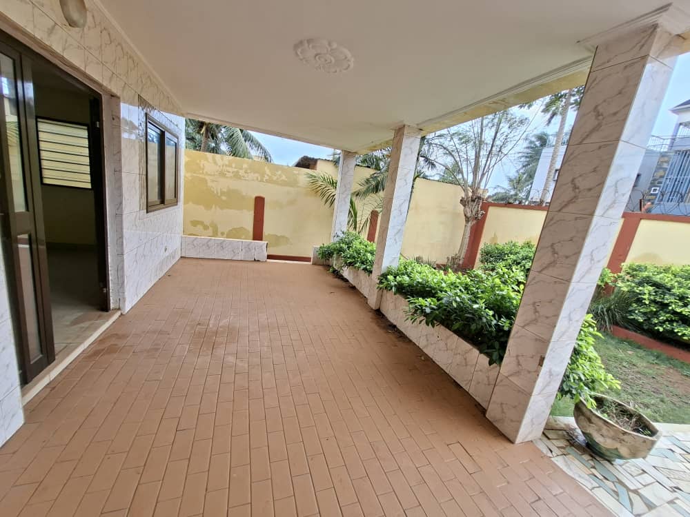 Villa tuilée 4 chambres en vente à Agoe Legbassito – 50 millions FCFA