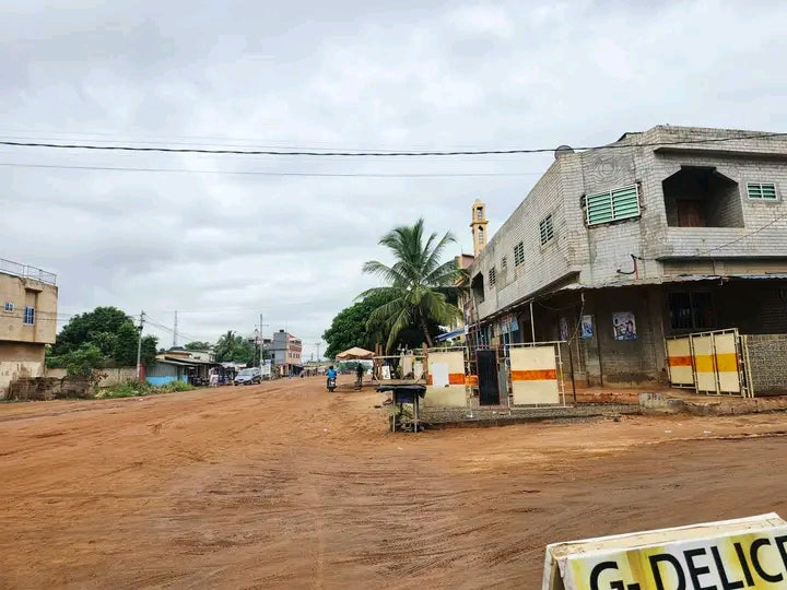 Terrain ¼ de lot en vente à Adidogomé Attigangomé – 15 millions FCFA