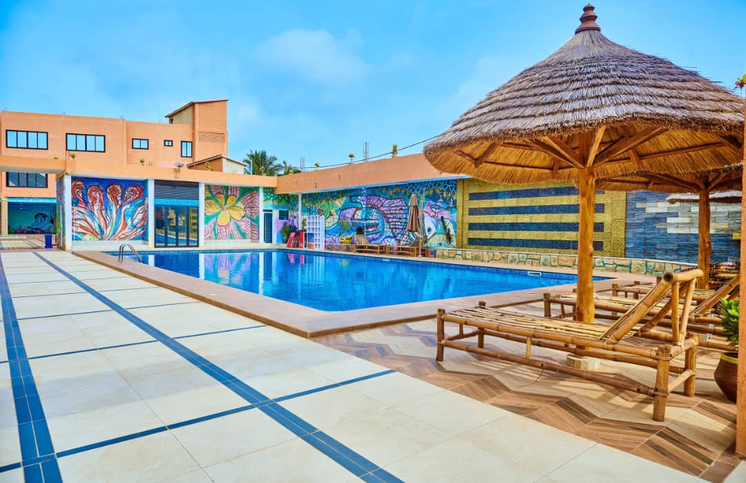 Grand hotel en vente a Adetikope - 3,5 milliards FCFA