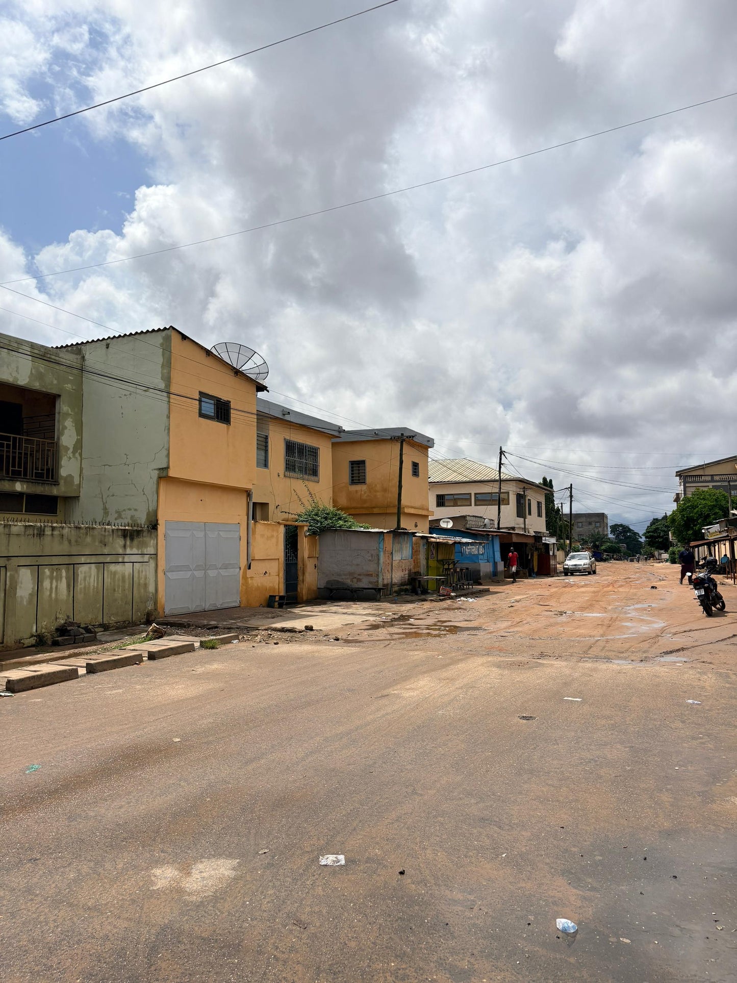 Terrain de 549 m² clôturé avec chambre salon en vente à Nukafu – 110 millions FCFA