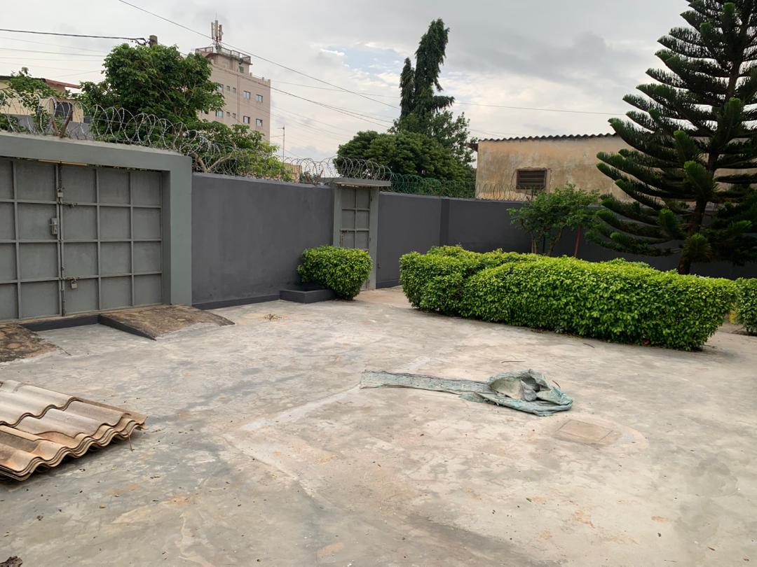 Villa 3 chambres à louer à Agbalepedo – 250000 FCFA