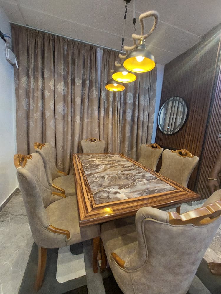 Appartement 2 chambres meublé à louer à Kpogan au bord du goudron – 600000 FCFA