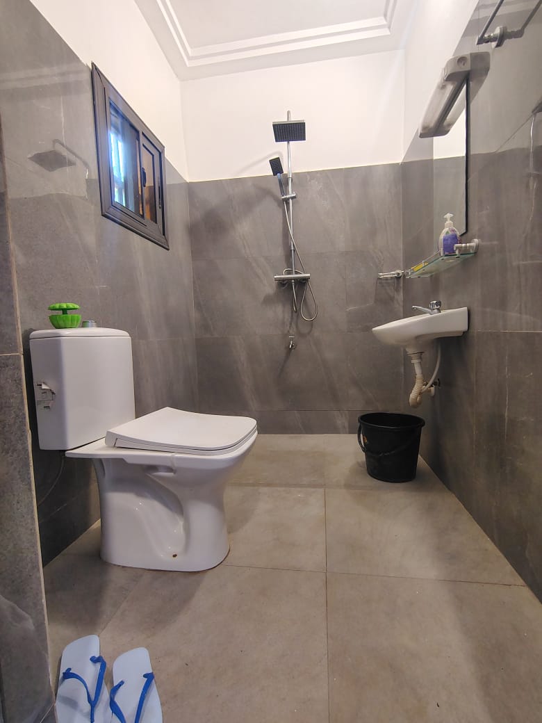 Cour meublée 1 pièce à louer à Amadahomé Cap – 250000 FCFA