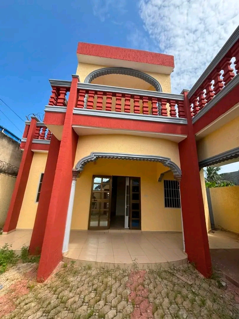 Villa 2 chambres en location à Baguida Luxolin – 150 000 FCFA/mois