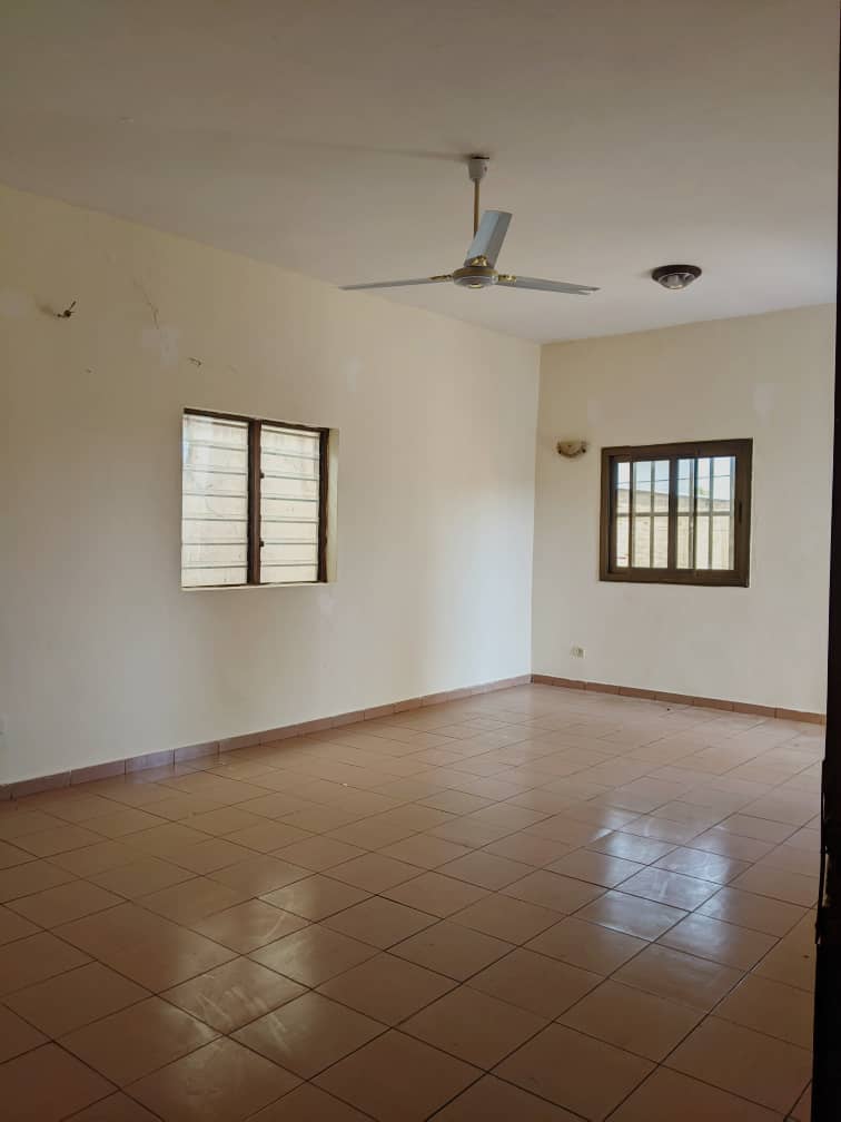 Appartement 2 chambres salon en location à Avedji Limousine – 75 000 FCFA