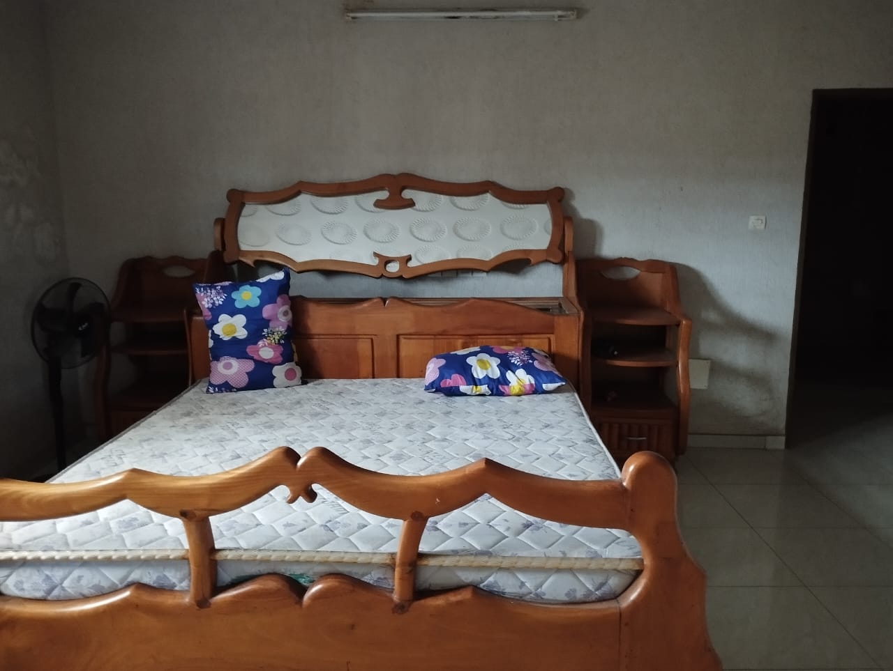 Hotel 24 chambres en vente à Agoe Fiovi – 300 000 000 FCFA