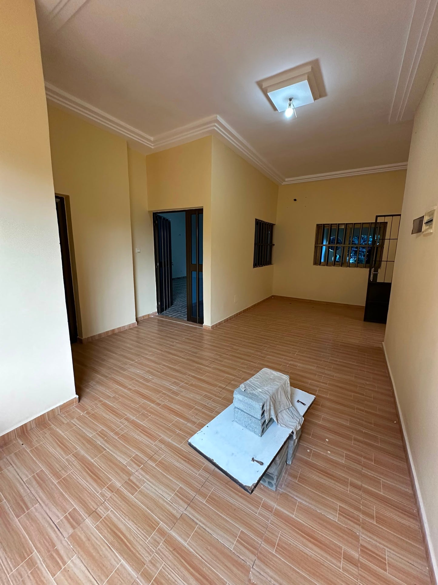 Appartement semi-scindé de 2 chambres salons en location à Atilamonou – 85000 FCFA