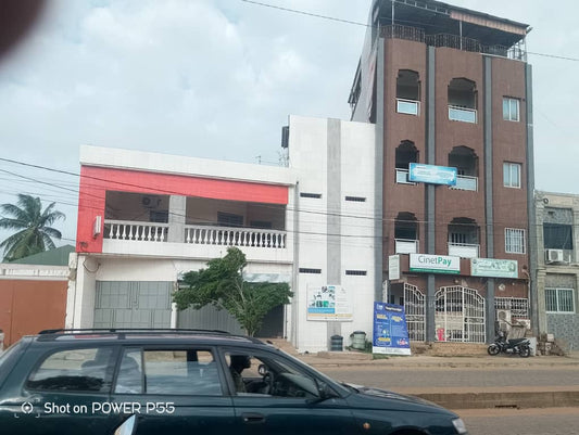 Maison en vente en face des pavés à Djidjolé – 100 millions FCFA