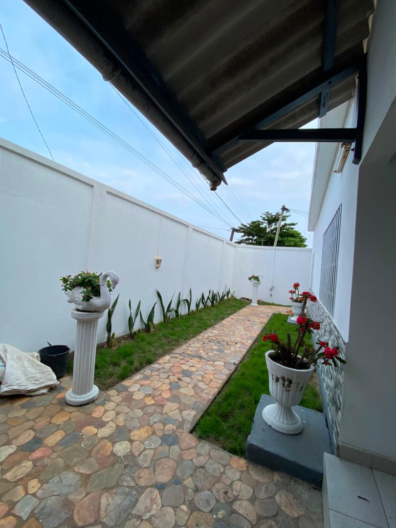 Villa meublée 4 chambres en location à Akodessewa – 1 200 000 FCFA
