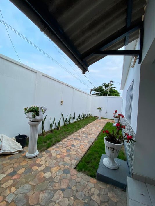 Villa meublée 4 chambres en location à Akodessewa – 1 200 000 FCFA