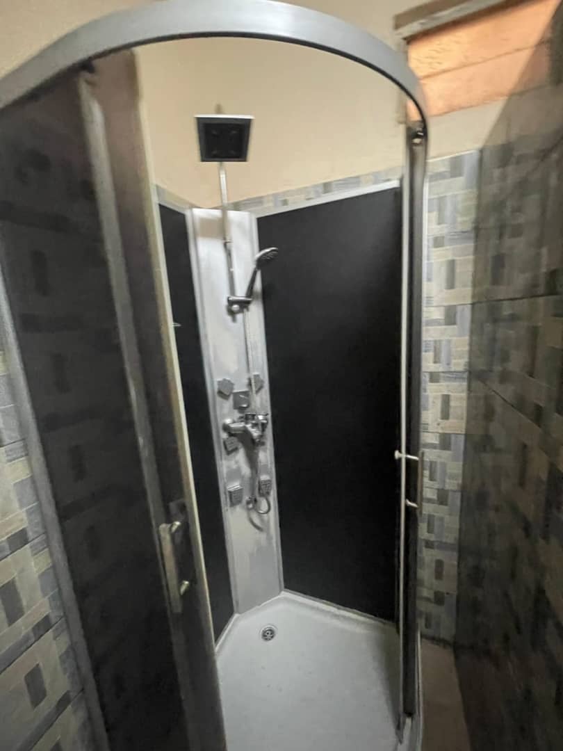 Appartement 4 chambres à louer à Agoè Camp Fir, proche du goudron – 150000 FCFA