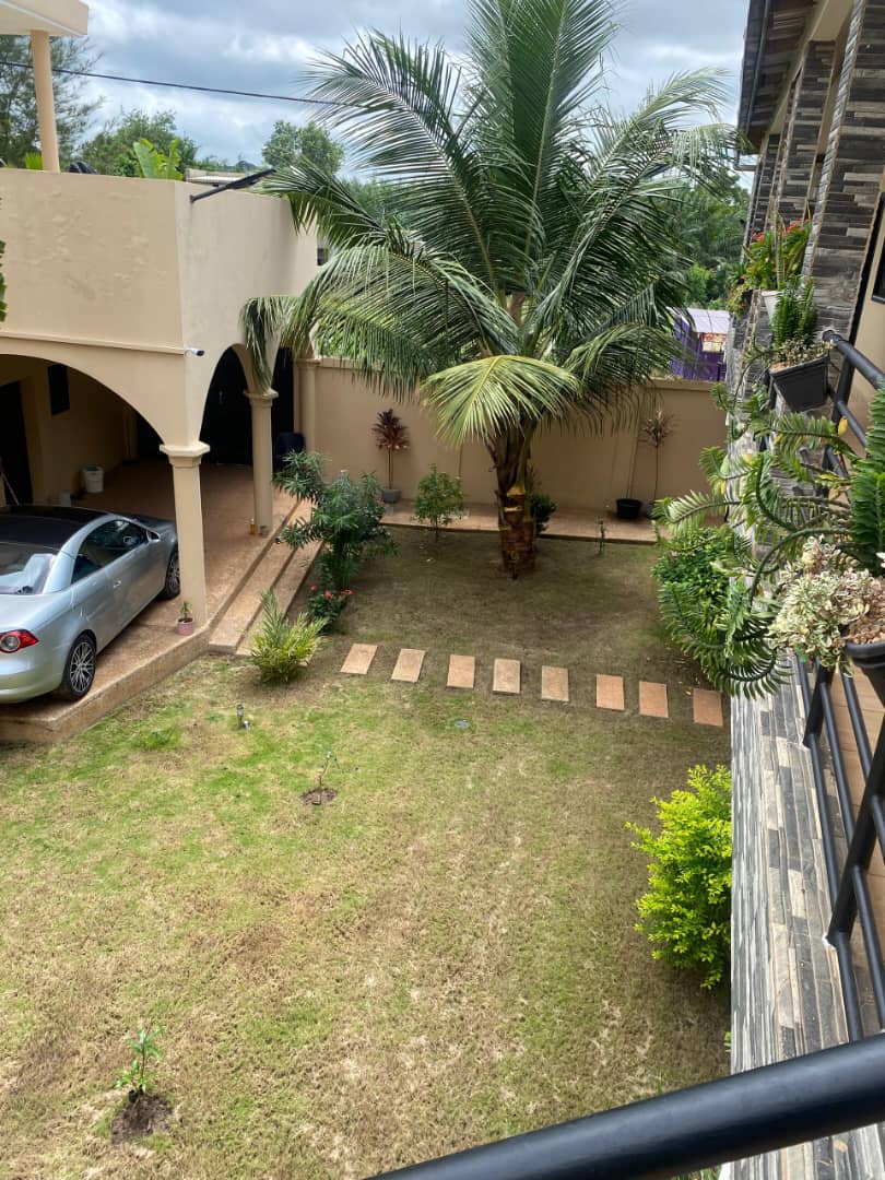 Villa 3 chambres en vente à Zanguera – 160 000 000 FCFA