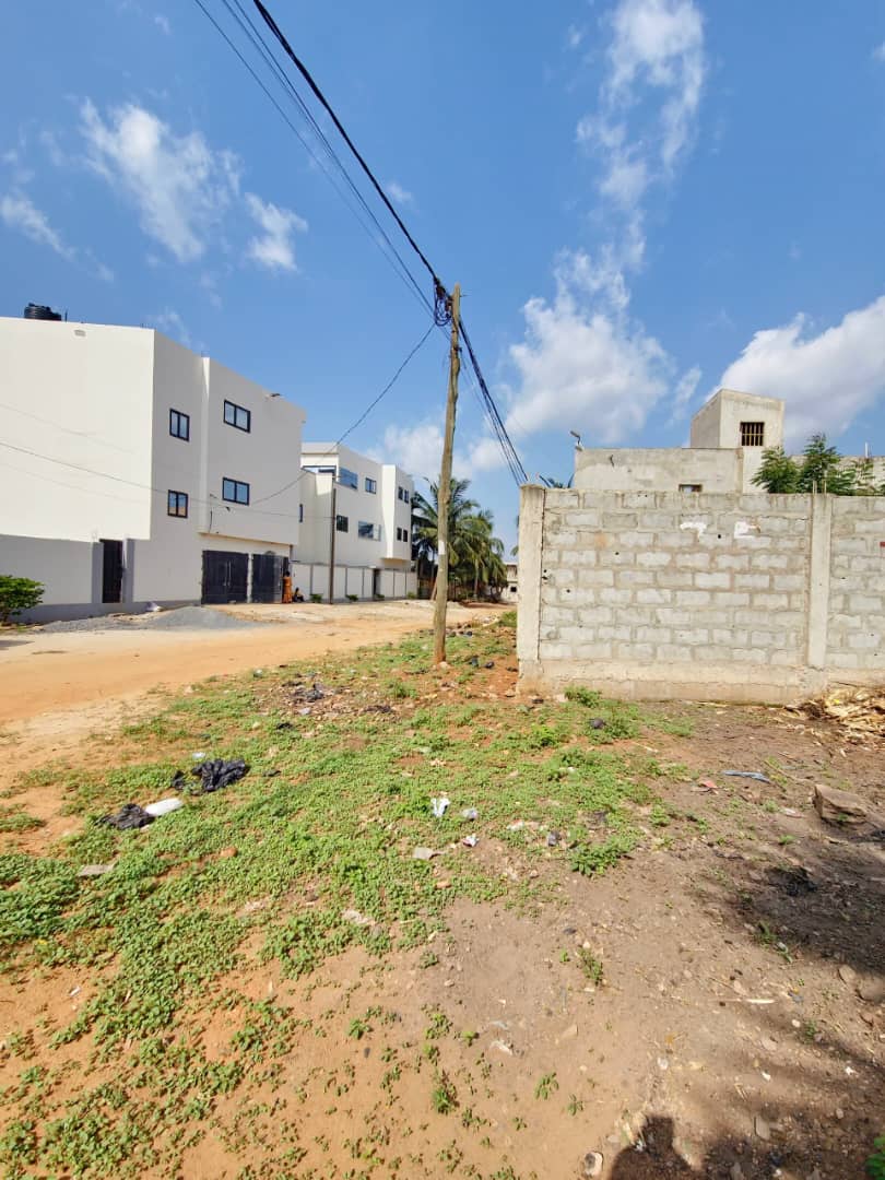 Terrain de 13800 m² en vente à Aképé – 17 millions FCFA le lot