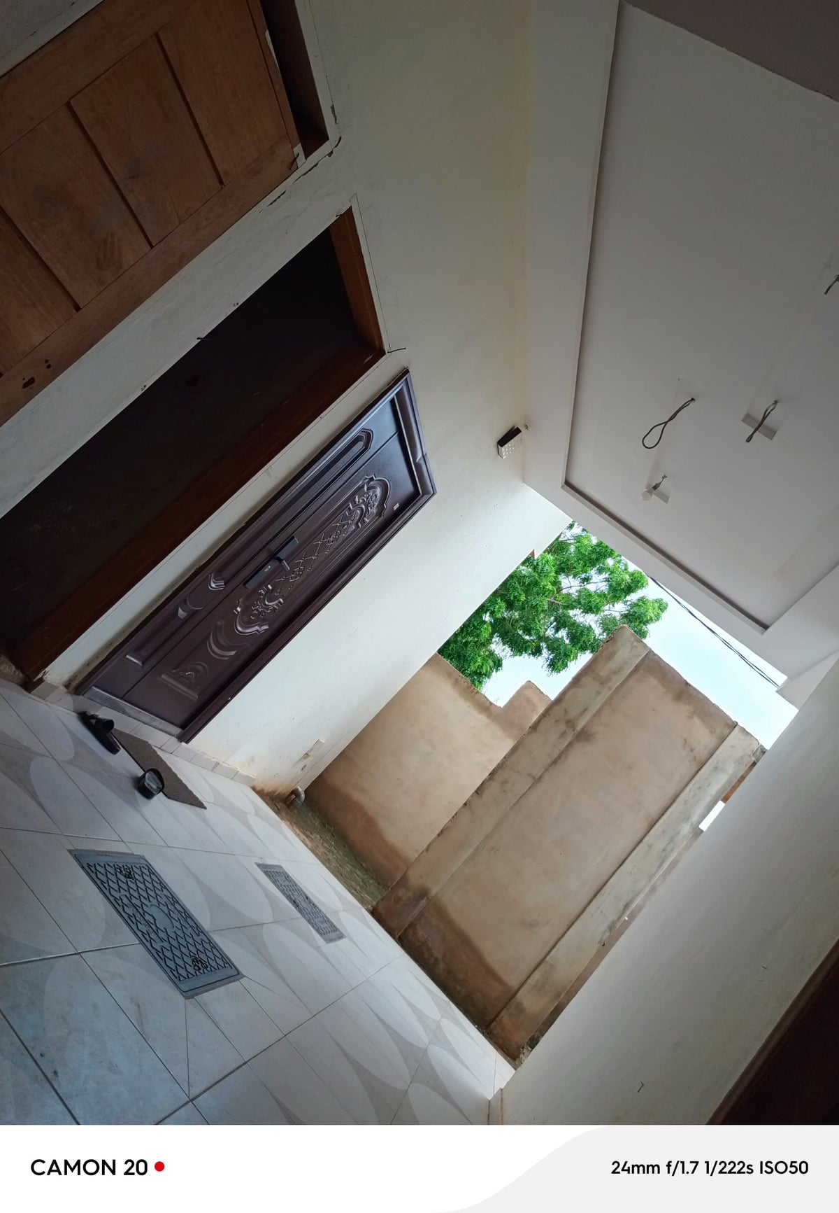 Mini villa 2 chambres salon autonome avec dépendance/boutique en vente près du carrefour Afiadégnigba – 23 millions FCFA