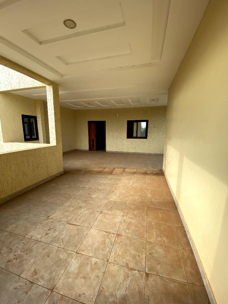 Villa duplex 5 chambres à louer à Sogbossito, proche du goudron - 650000 FCFA