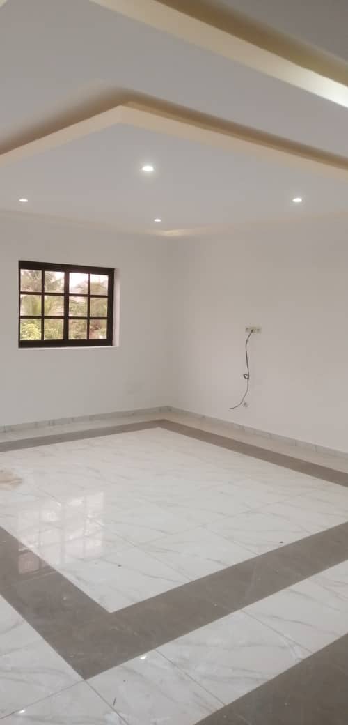 Villa duplex 5 chambres de 840 m² en vente à Ségbé – 140 millions FCFA