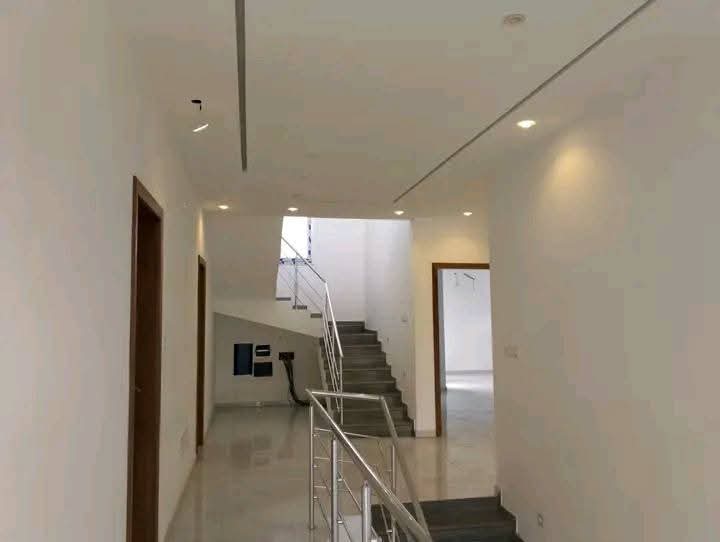 Villa duplex 5 chambres avec piscine à louer à Agbalépédo – 1,2 millions FCFA/mois