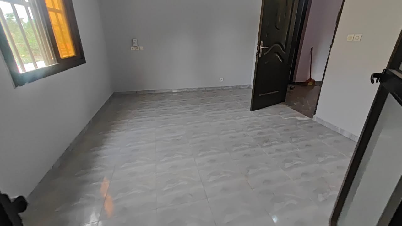 Appartement 2 chambres à louer à L'entreprise de l'union – 120 000 FCFA