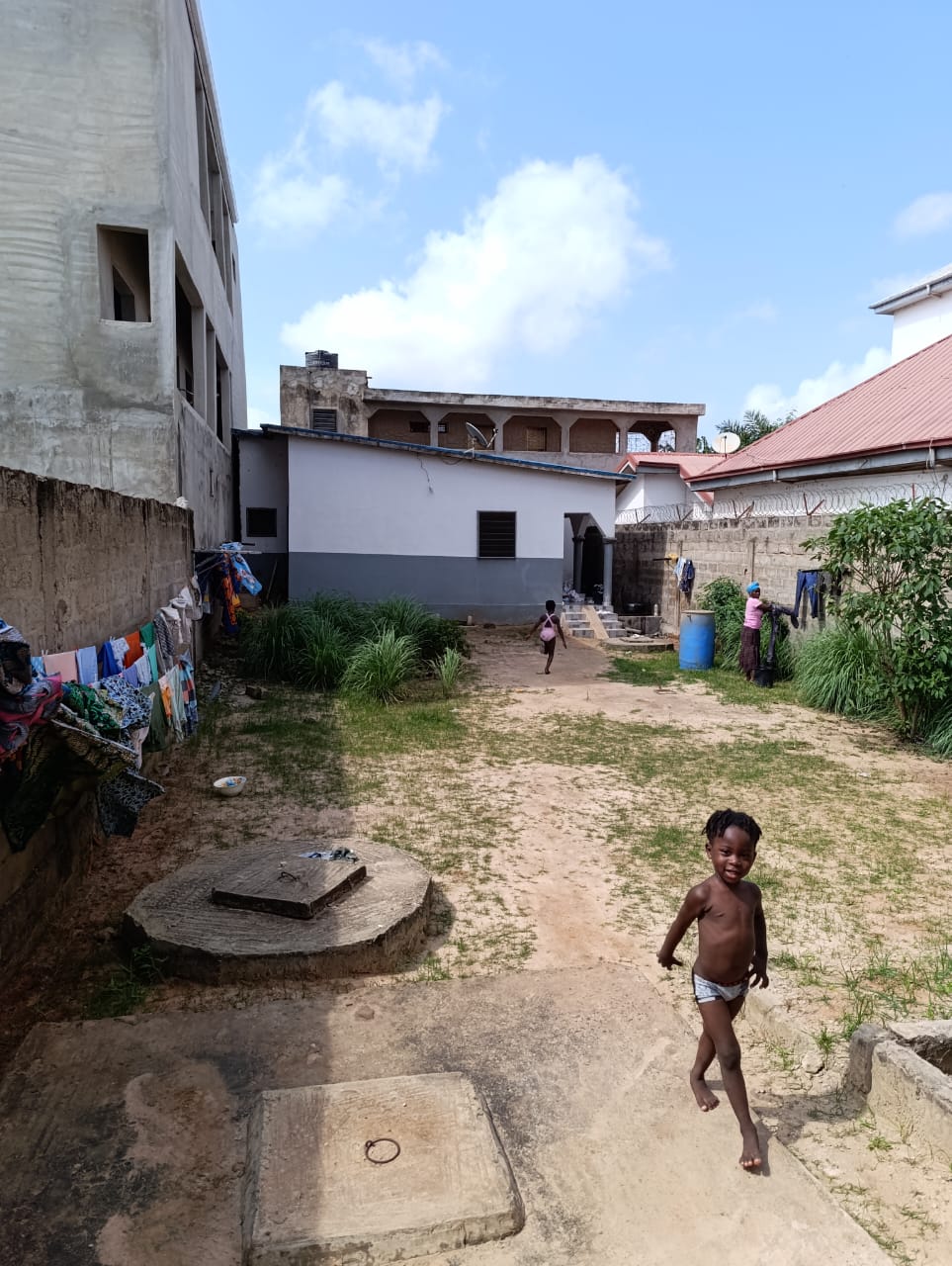 Maison 2 chambres avec boutique en vente à Agoè Nanegbe – 27 millions FCFA