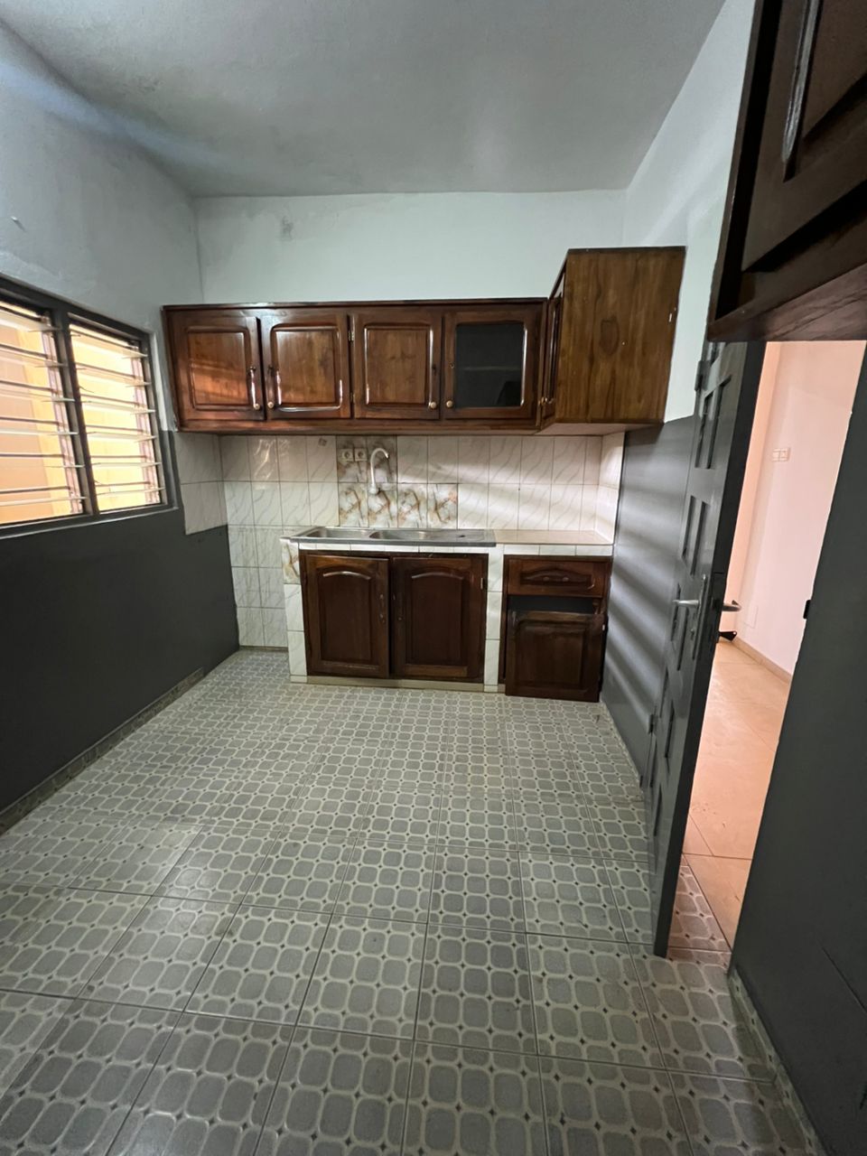 Appartement 4 chambres salon bureau en location à Attiégou près du marché – 200 mille FCFA