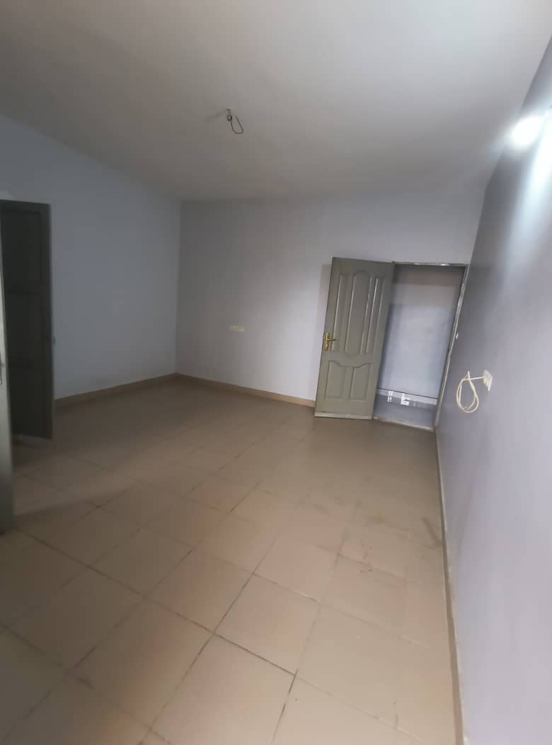 Appartement 3 chambres en location à Klikamé – 200 000 FCFA/mois