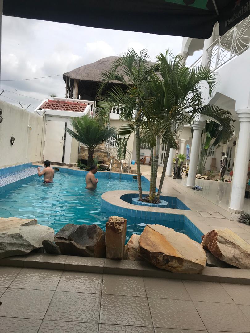 Appartement meublé 17 chambres de 600 m² en vente à Baguida Devego avec piscine – 500 millions FCFA