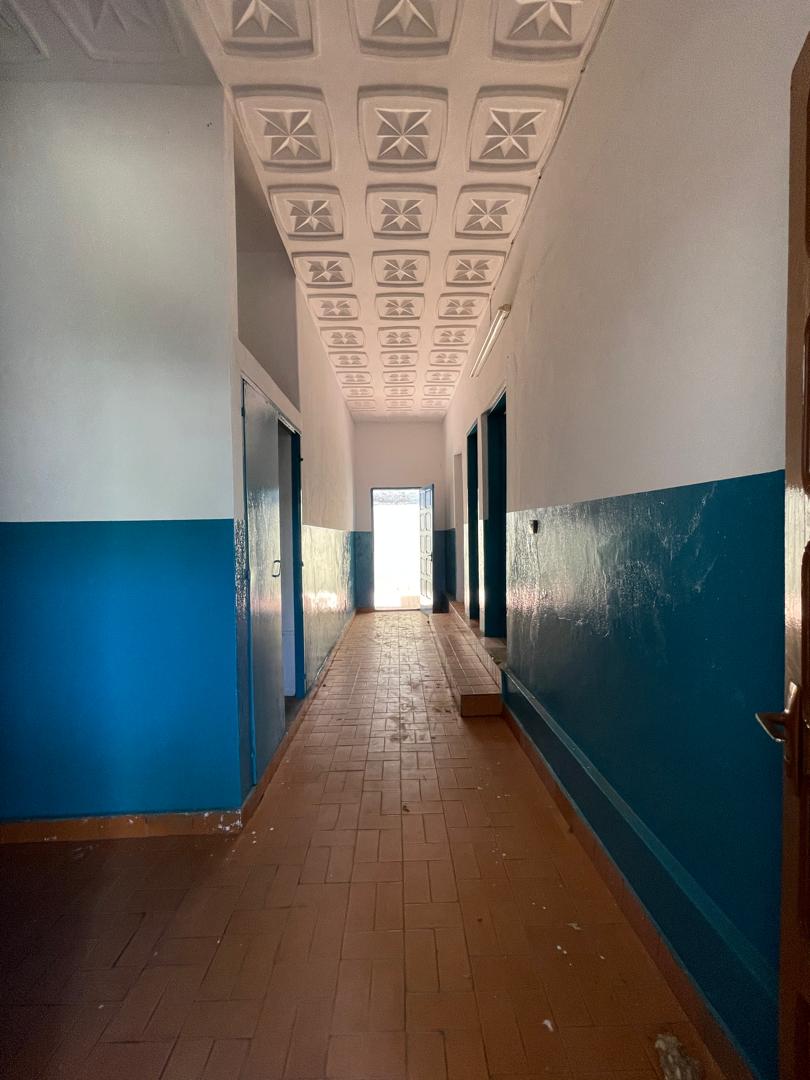 Villa basse 3 chambres en location à Bè Djifa au bord du goudron – 300 000 FCFA