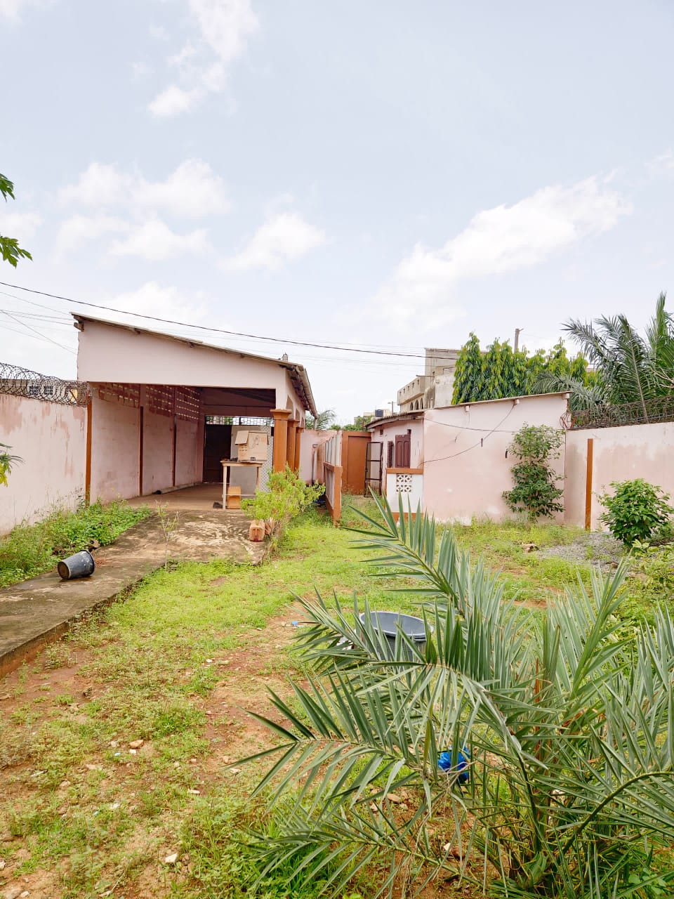 Villa 3 chambres de 459 m² en vente proche du goudron à Agoe Assiyéyé – 32 millions FCFA