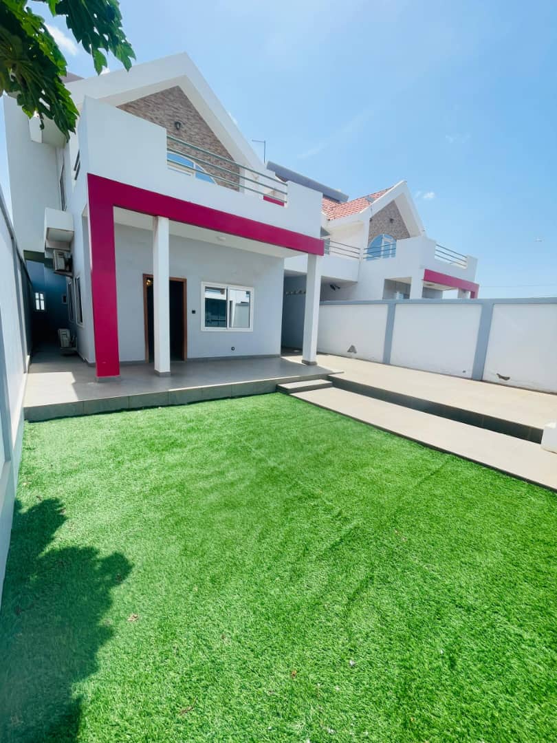 Villa duplex haut standing en location à Kégué Tsinga – 650000 FCFA