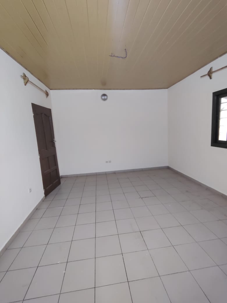 Appartement 3 chambres à louer à Gblenkome derrière pharmacie Maïna Source de Vie – 120000 FCFA