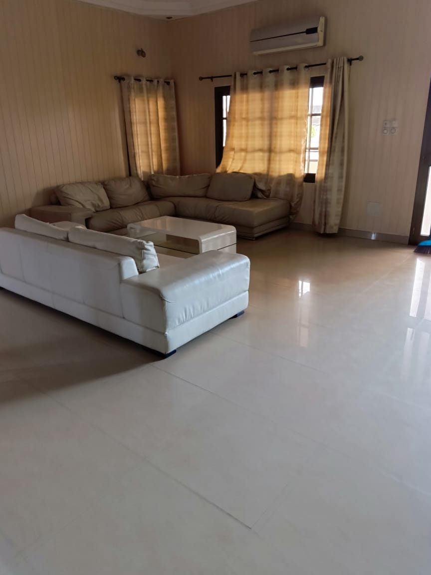 Appartement de 3 chambres salon à louer à Tokoin-Hôpital Kodomé – 250 000 FCFA/mois