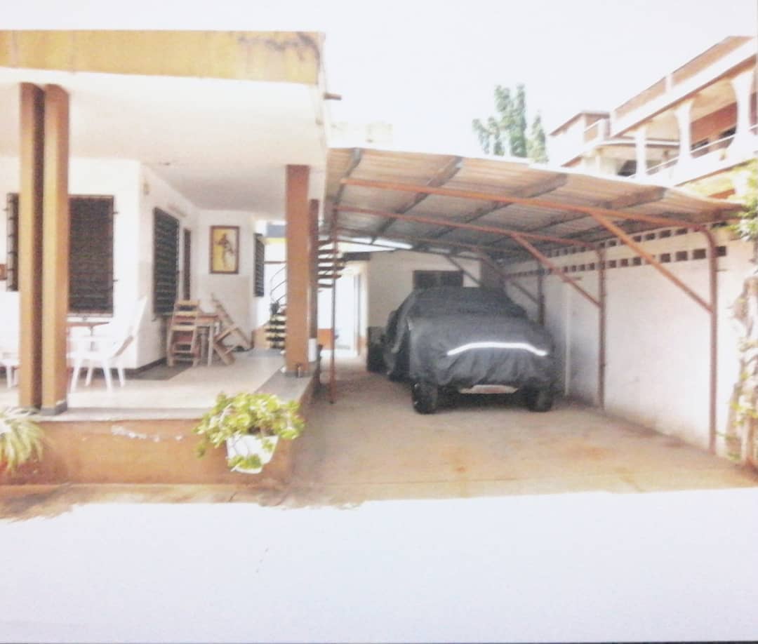 Maison à vendre en angle de rue à Tokoin Soted – 80 millions FCFA