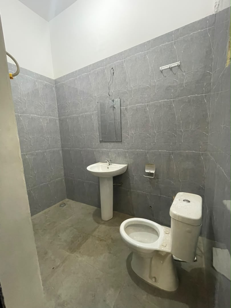 Appartement 3 chambres en location bord du goudron à Avenou Boukarou – 230.000 FCFA