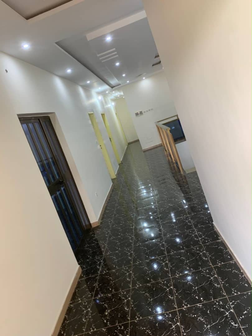 Appartement 4 chambres à louer à CEG Koshigan – 130 000 FCFA
