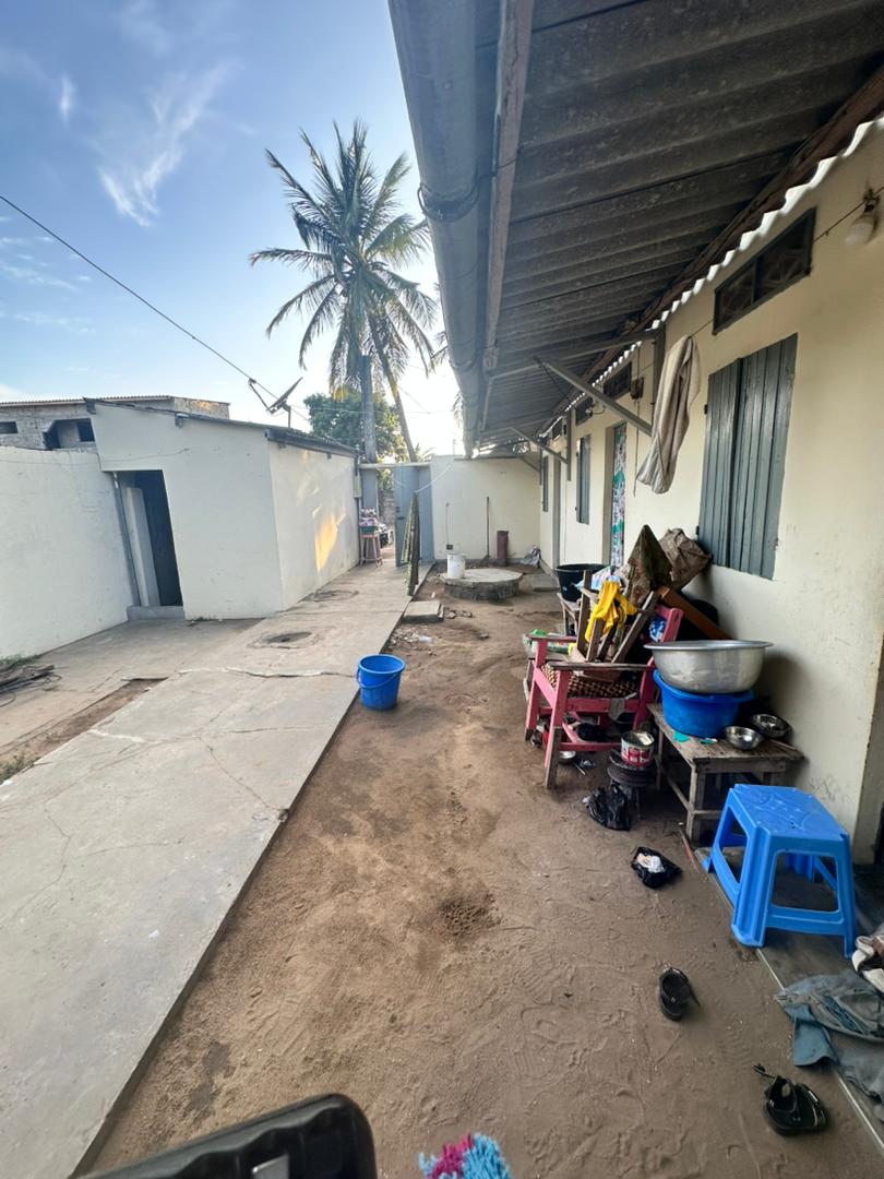 Maison en vente à Agbata, non loin du goudron – 18 millions FCFA