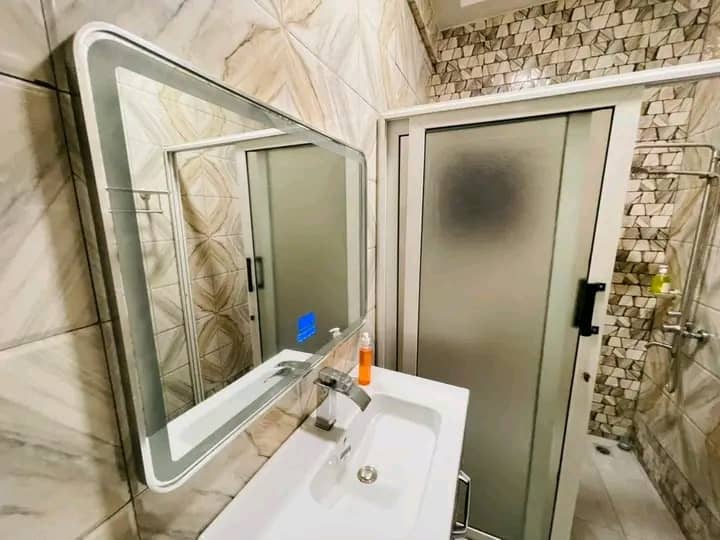 Appartement meublé 2 chambres salon à louer à Sagbado non loin du commissariat – 450 000 FCFA