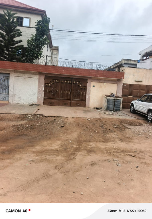 Villa 3 chambres de 300 m² en vente à Avedji – 45 millions FCFA