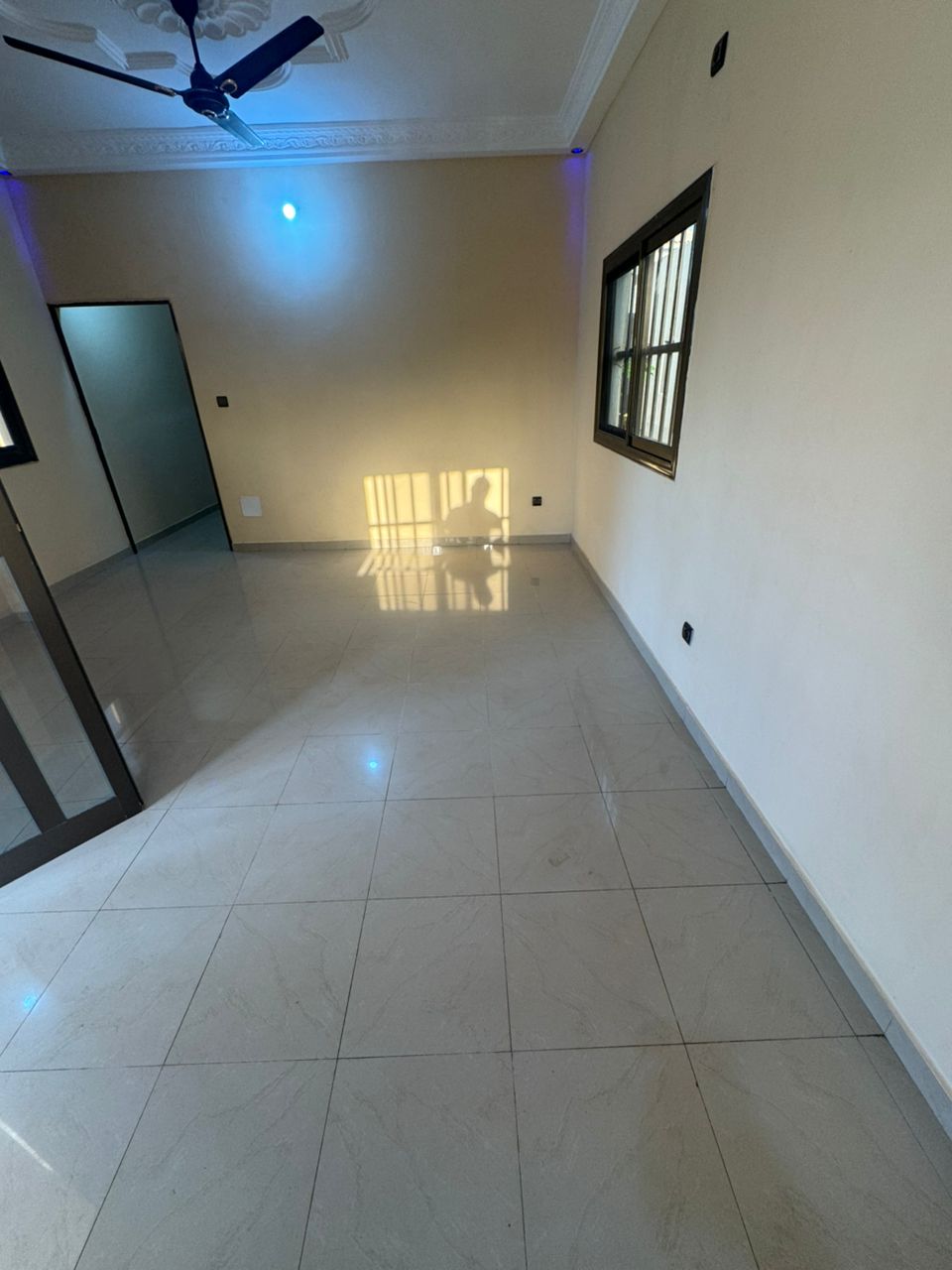 Maison cour unique en location à Adidogomé Logoté Carrefour Obena – 100 000 FCFA