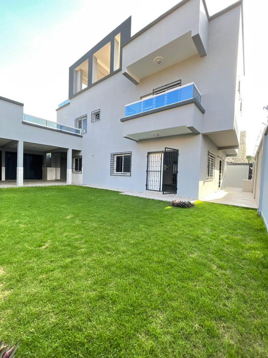 Villa duplex 5 chambres en vente à Avénou Factory – 170 millions FCFA