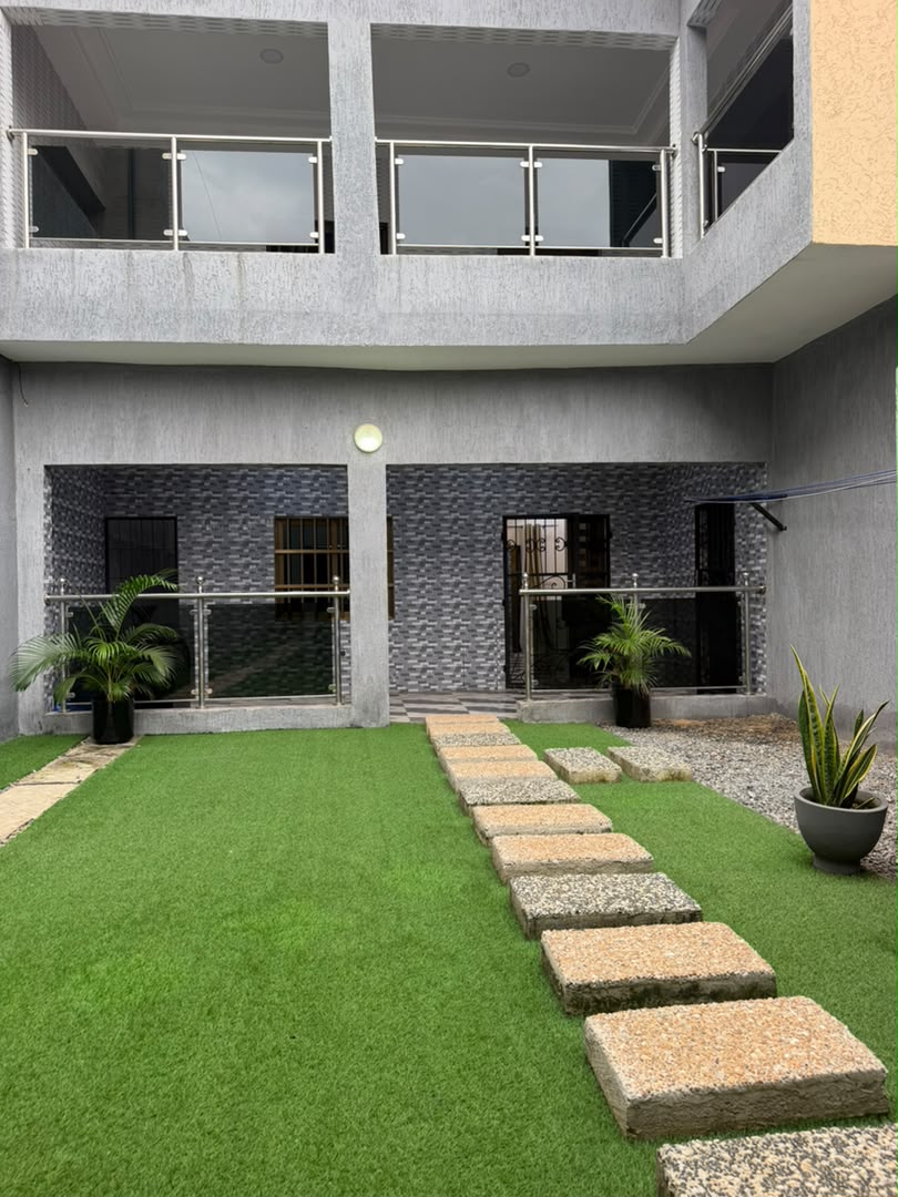 Appartement meublé 2 chambres à louer à Agoè Plateau – 500.000 FCFA/mois
