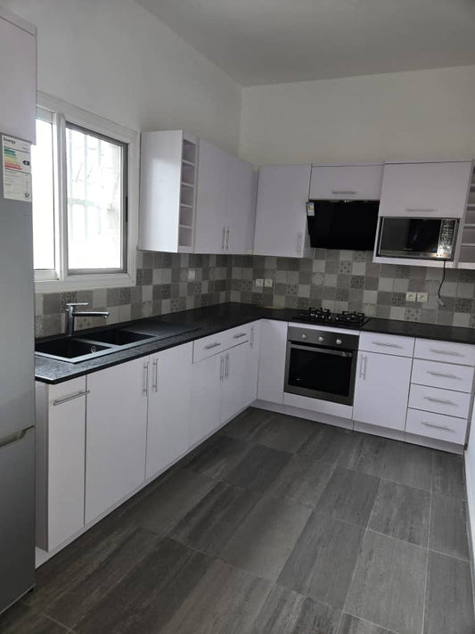 Villa duplex 5 chambres à louer à Baguida Akerebouro à 50m du goudron – 700000 FCFA