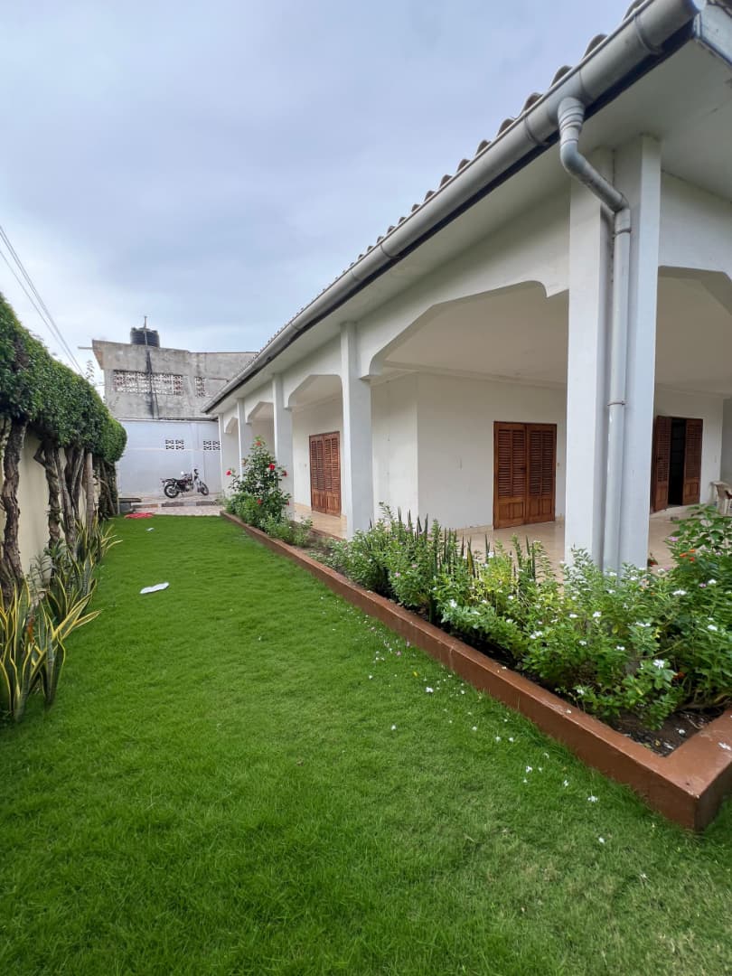 Villa basse 4 chambres en location à Agbalepedo Group C – 400000 FCFA
